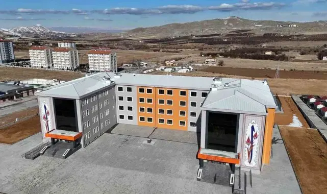 Malatya'da Guiness'e aday olan çiniler ilgi odağı oldu
