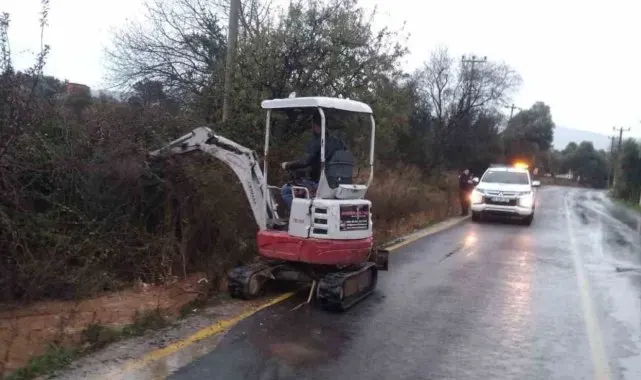 Yağmur nöbetindeki ekiplerden anlık müdahaleler