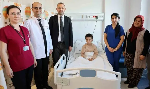 10 yaşındaki Berat, milyonda bir görülen tümörden Adana'da kurtuldu