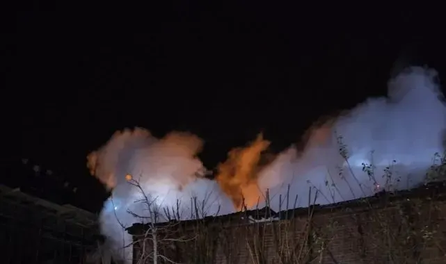 Bursa'da 2 katlı bina alevlere teslim oldu
