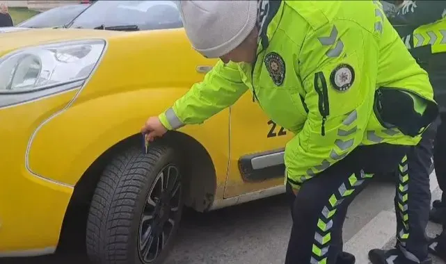Edirne'de polis ekiplerinden kış lastiği uygulaması