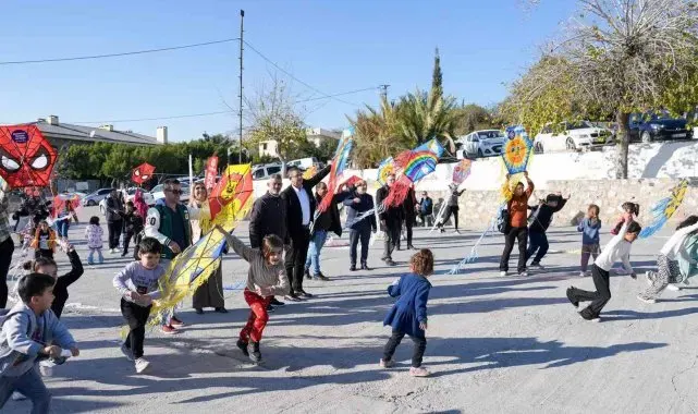 Tarsus'ta 'Uçurtma Şenliği' renkli görüntülere sahne oldu