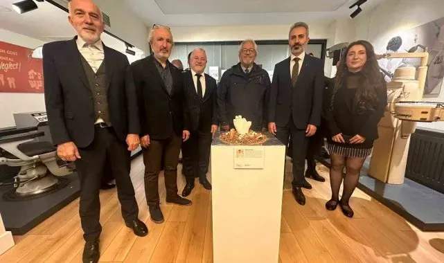 'Dişe dokunur' sergi: Diş sağlığında mizah ve sanat