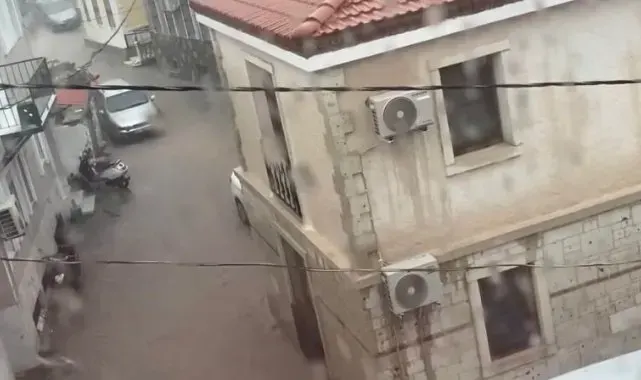 Ünlü tatil merkezi Çeşme'de caddeler göle döndü