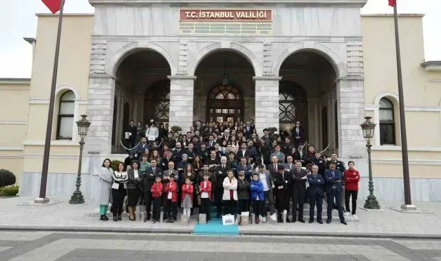 EVA TINY'e İstanbul Valisi Gül'den ödül