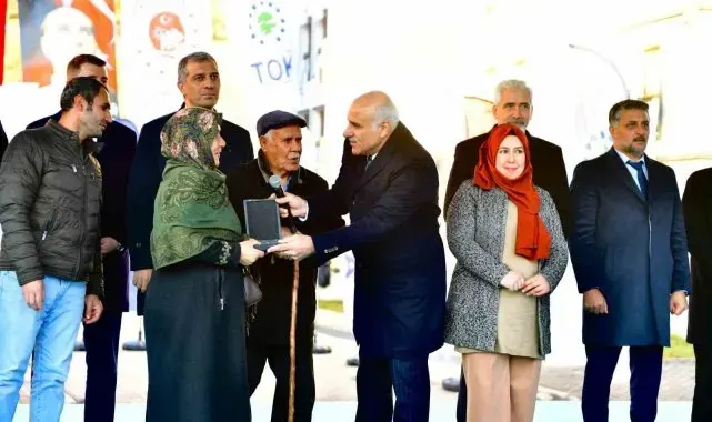 Diyarbakır'da 674 depremzede yeni evlerine kavuştu