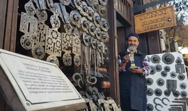Ödülünü Cumhurbaşkanı Erdooğan'ın elinden alan UNESCO tescilli kilit ustası Özdemir: "Bu duygu tarif edilemez"