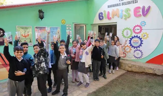Marmaris'te minik eller toprakla buluştu