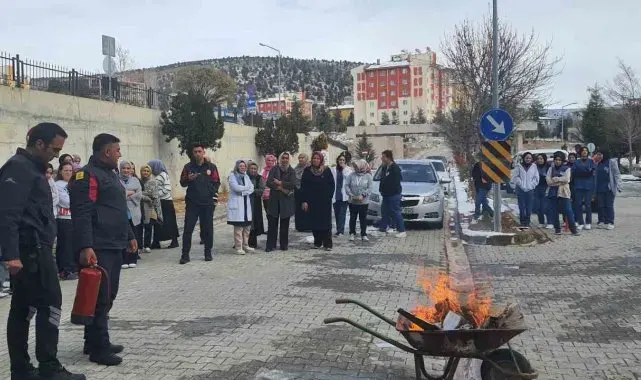 Bozkır'da hastane personeline yangın eğitimi verildi