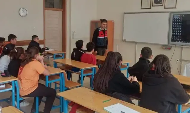 Kulu'da jandarmadan öğrencilere siber güvenlik eğitimi