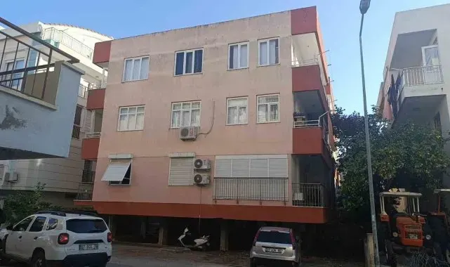 Apartman merdiveninde kalp krizi geçirip hayatını kaybetti