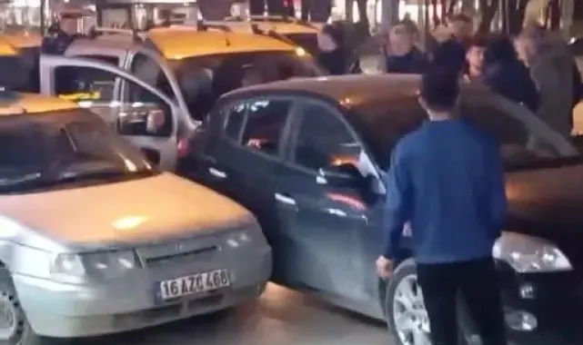 Direksiyon başında fenalaştı, önündeki araca çarptı: 2 yaralı