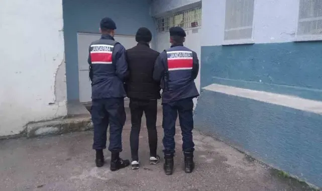 Kastamonu'da 3 ayrı suçtan araması bulunan hükümlü yakalanarak cezaevine teslim edildi