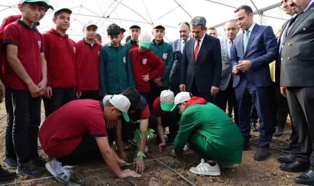 Şırnak'ta avokado, pepino, çarkıfelek ve papaya meyvelerinin fideleri ekildi