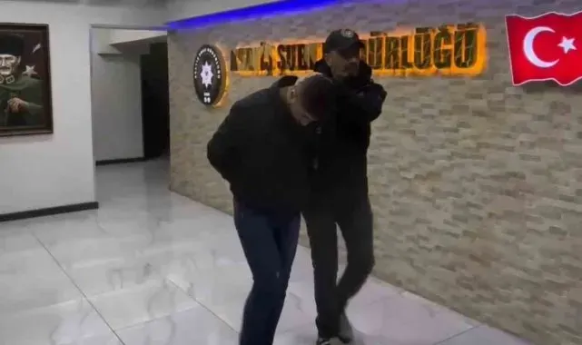 Polisin durdurduğu kişiden 3 Milyon TL'lik döviz ve ziynet eşyası çıktı