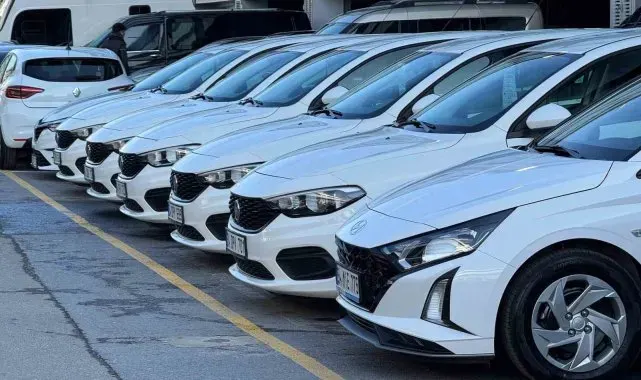 İkinci el araç piyasasında yıl sonu hareketliliği yaşanırken, fiyatlar sabit kaldı