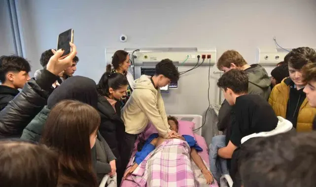 Lise öğrencileri Düzce Üniversitesi'ni gezdi