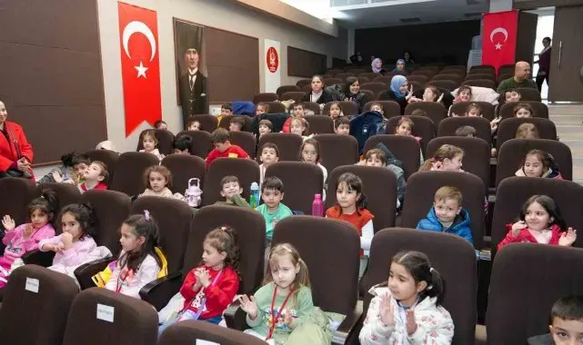 Keçiören'de çocuklar için tiyatro zamanı