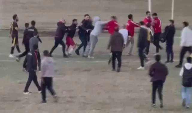 Yeşil sahanın boks ringine döndüğü maçta kavganın kaleciye atılan yumrukla başladığı iddiası