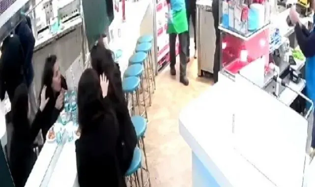 Taksim'de turistin akıl almaz yöntemi: Hesabı ödememek için yemeğine saç koydu