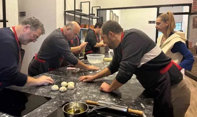 Gastro Sincan'da erkek kursiyerlerden Boşnak böreği