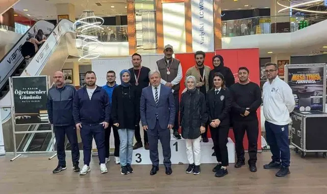 Plato AVM'de öğretmenlerin masa tenisi heyecanı