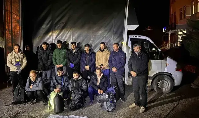 Avrupa Otoyolunda göçmen kaçakçılığı operasyonu: 28 kaçak göçmen yakalandı