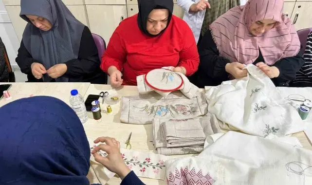 Kadınlar hem öğreniyor hem üretiyor