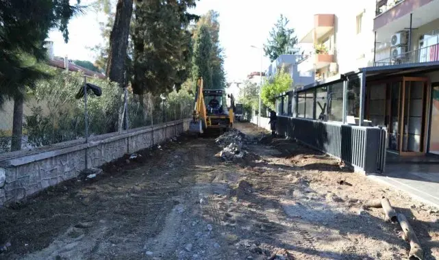 Marmaris'te belediyenin ilçe merkezinde çalışmaları sürüyor