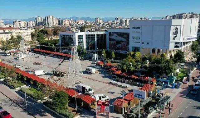 Muratpaşa'da yeni yıl çarşısı hazırlıkları başladı