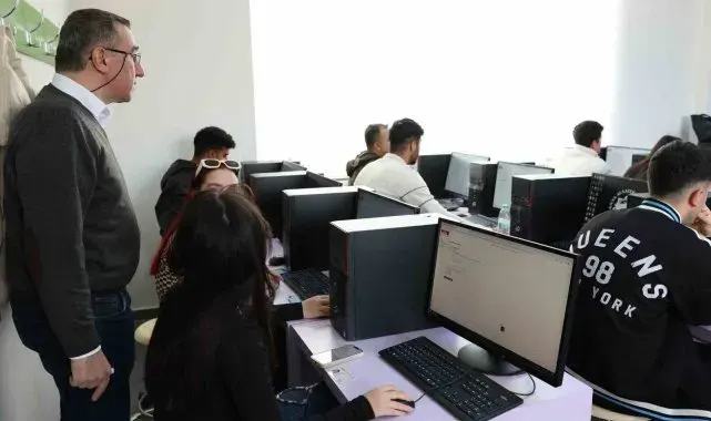 ALKÜ'DE Daad Onset Almanca sınavı başladı