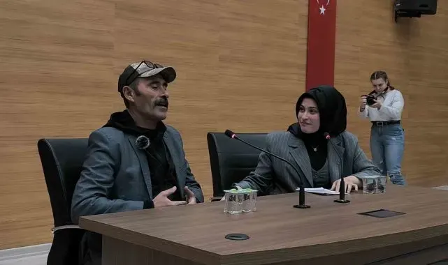 Fenomen muhtar hayatını anlattı, öğrenciler kayda aldı