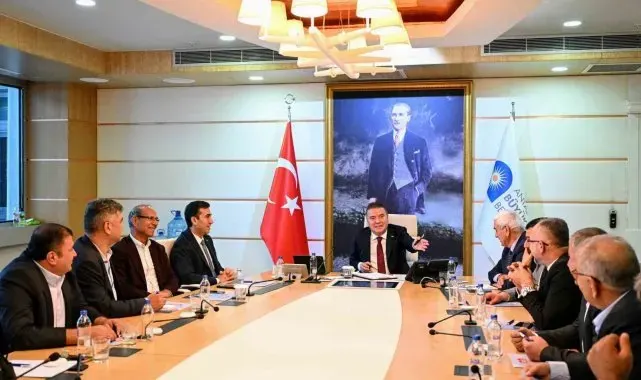 Başkan Böcek: "913 mahalle muhtarıyla uyum içinde güzel bir çalışma dönemi geçireceğiz"