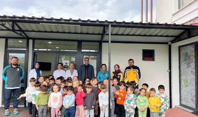 Minik öğrencilere doğru diş fırçalama anlatıldı