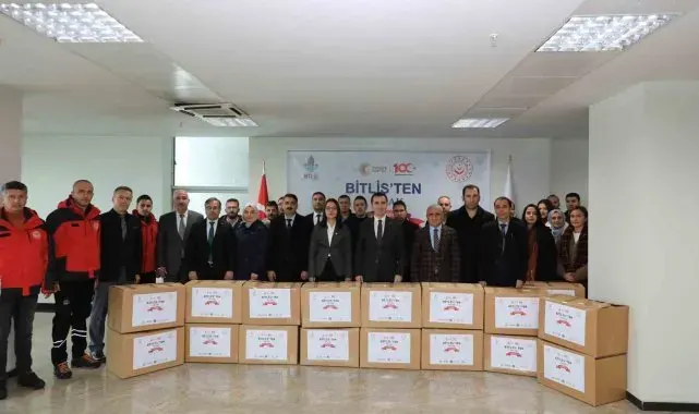 Bitlis'te öğrencilere mont ve bot yardımı
