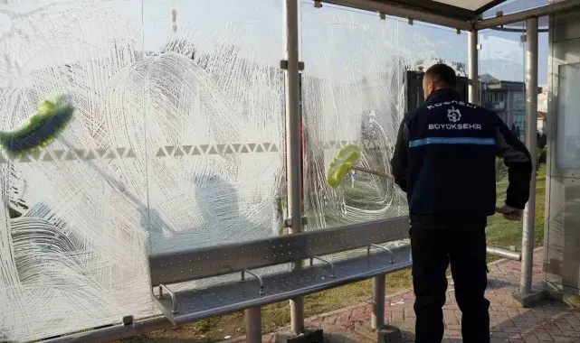 Duraklar periyodik olarak temizleniyor