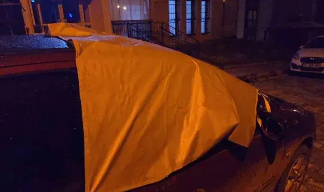 Soğuk hava araç camlarını dondurdu