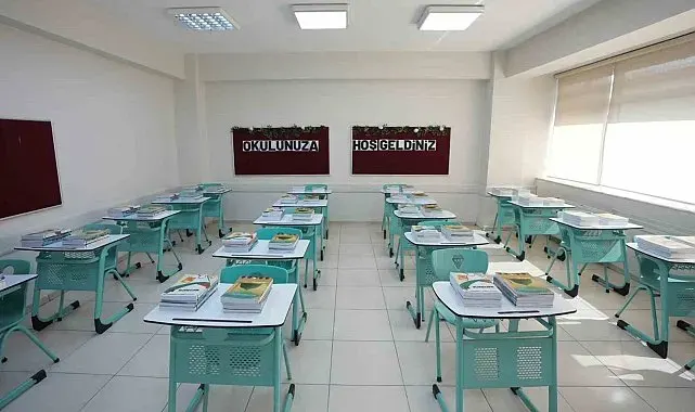 283 milyondan fazla ders kitabı sıralardaki yerini almaya başladı