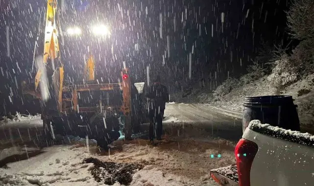 Karda mahsur kalanlar kurtarıldı