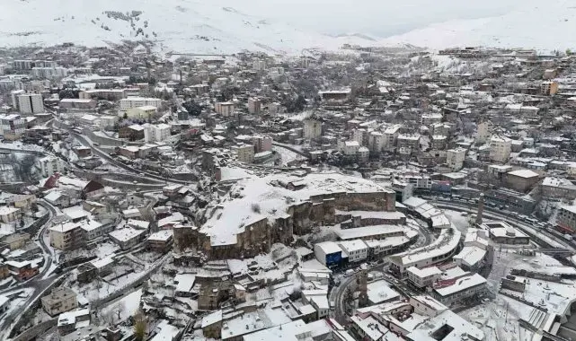 Bitlis'te eğitim öğretime kar engeli