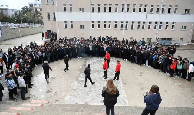 Bozüyük'te Kumral Abdal Anadolu Lisesi öğrencilerine yangın eğitimi