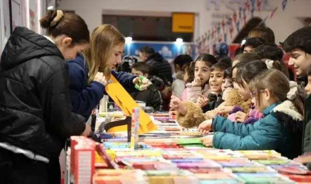Kitap fuarına öğrenci akımı