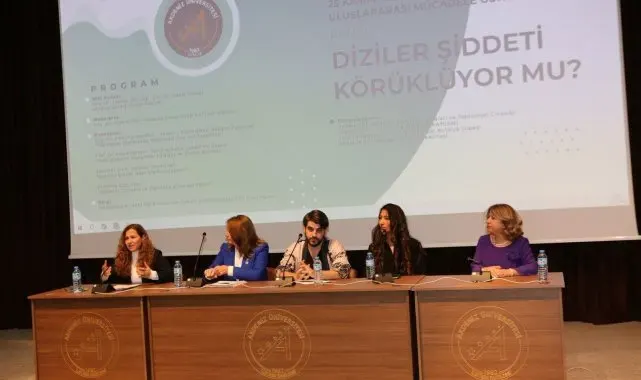 Akdeniz Üniversitesi'nde "Diziler Şiddeti Körüklüyor Mu?" paneli