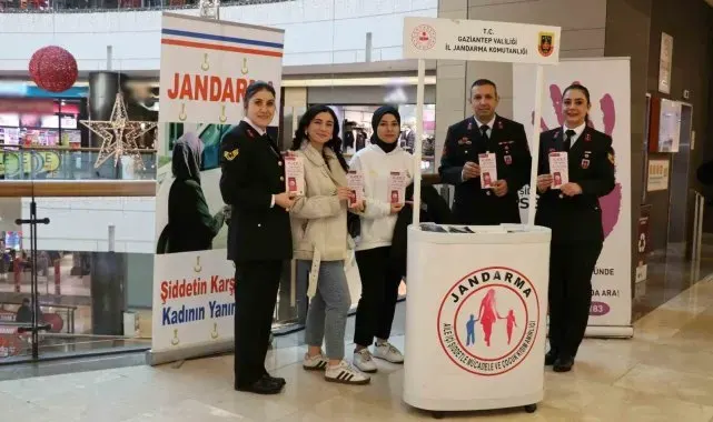 Jandarma, kadına yönelik şiddetle mücadelenin anlatıldığı stant açtı
