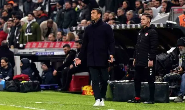 Giovanni van Bronckhorst, yerli oyuncuları tercih etmiyor