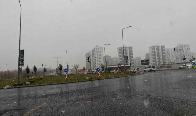 Diyarbakır'ın yüksek kesimlerinde kar yağışı