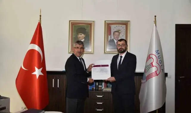MUSKİ öğretim üyesi Sefergil'e "Yılın Eğitimcisi" ödülü
