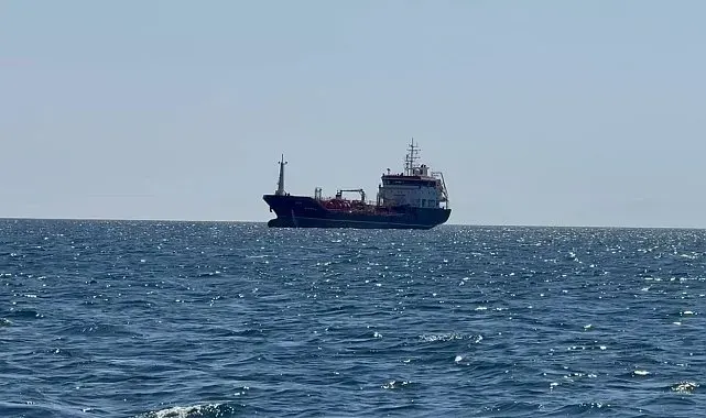 Çarpışmada hasar almadan kurtulan ALSU isimli ticari gemi Silivri açıklarına çekildi