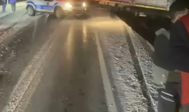 Kayseri'de tır ve otomobil çarpıştı: 2 kilometrelik kuyruk oluştu