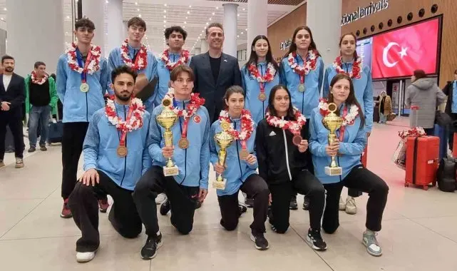 Bosna Hersek'te şampiyon olan Tekvando Milli Takımı yurda döndü